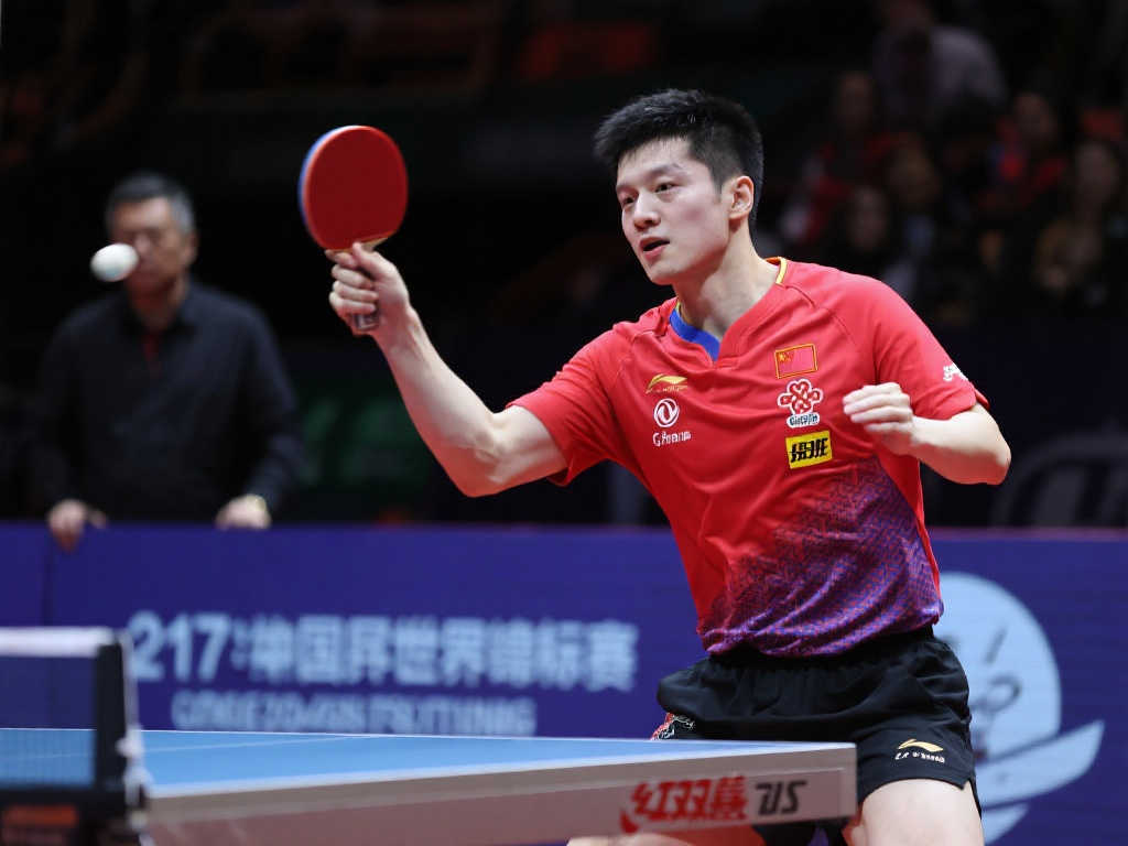 华体会体育 (HTH Sports) 作为皇马官方合作伙伴，提供西甲、欧冠、NBA、CBA、英超等热门赛事 4K 直播与秒级比分推送，支持多机位切换、VAR 回放及 AI 赔率预测。新人注册即领彩金、竞猜券与队徽盲盒，可参加串关挑战、数据大师榜和粉丝应援 PK。电玩大厅汇聚足球经理、街球 3v3、电竞 MOBA 等 100+ 游戏，云存档跨端互通，观赛、互动、游戏三位一体，打造沉浸式体育娱乐生态。中心