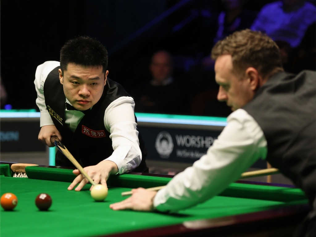 华体会体育 (HTH Sports) 作为皇马官方合作伙伴,提供西甲、欧冠、NBA、CBA、英超等热门赛事 4K 直播与秒级比分推送,支持多机位切换、VAR 回放及 AI 赔率预测。新人注册即领彩金、竞猜券与队徽盲盒,可参加串关挑战、数据大师榜和粉丝应援 PK。电玩大厅汇聚足球经理、街球 3v3、电竞 MOBA 等 100+ 游戏,云存档跨端互通,观赛、互动、游戏三位一体,打造沉浸式体育娱乐生态。中心