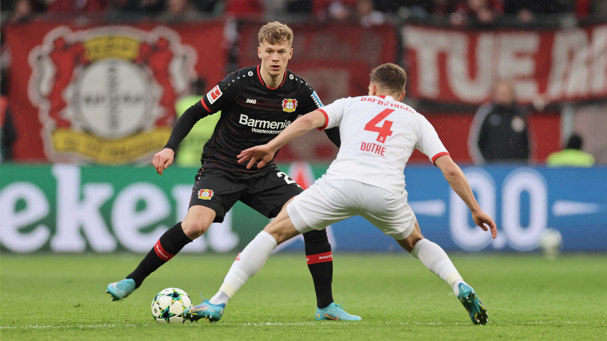 华体会体育 (HTH Sports) 作为皇马官方合作伙伴，提供西甲、欧冠、NBA、CBA、英超等热门赛事 4K 直播与秒级比分推送，支持多机位切换、VAR 回放及 AI 赔率预测。新人注册即领彩金、竞猜券与队徽盲盒，可参加串关挑战、数据大师榜和粉丝应援 PK。电玩大厅汇聚足球经理、街球 3v3、电竞 MOBA 等 100+ 游戏，云存档跨端互通，观赛、互动、游戏三位一体，打造沉浸式体育娱乐生态。中心